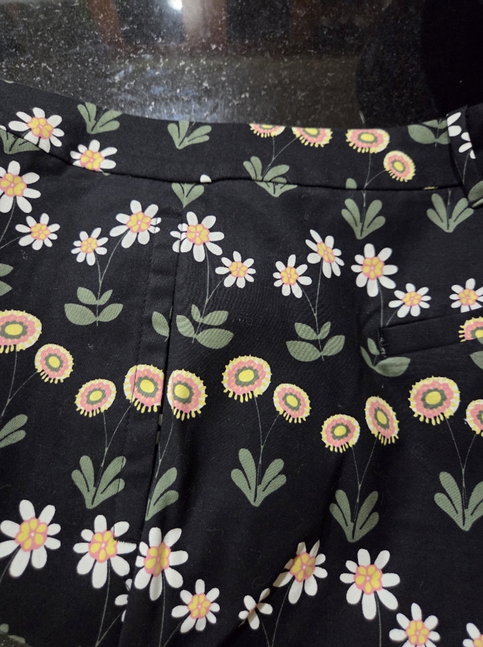 Boden Black Floral Cropped Wide-Leg Pants - Size 14R - Picture 4 of 7
